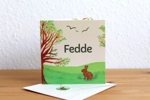Handgemaakte geboortekaart met natuurillustratie